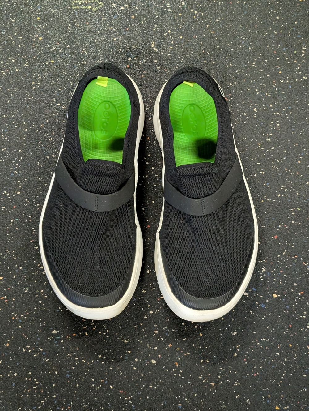 OOFOS Oomg Women Low Mesh Slip On Black White Size US 9